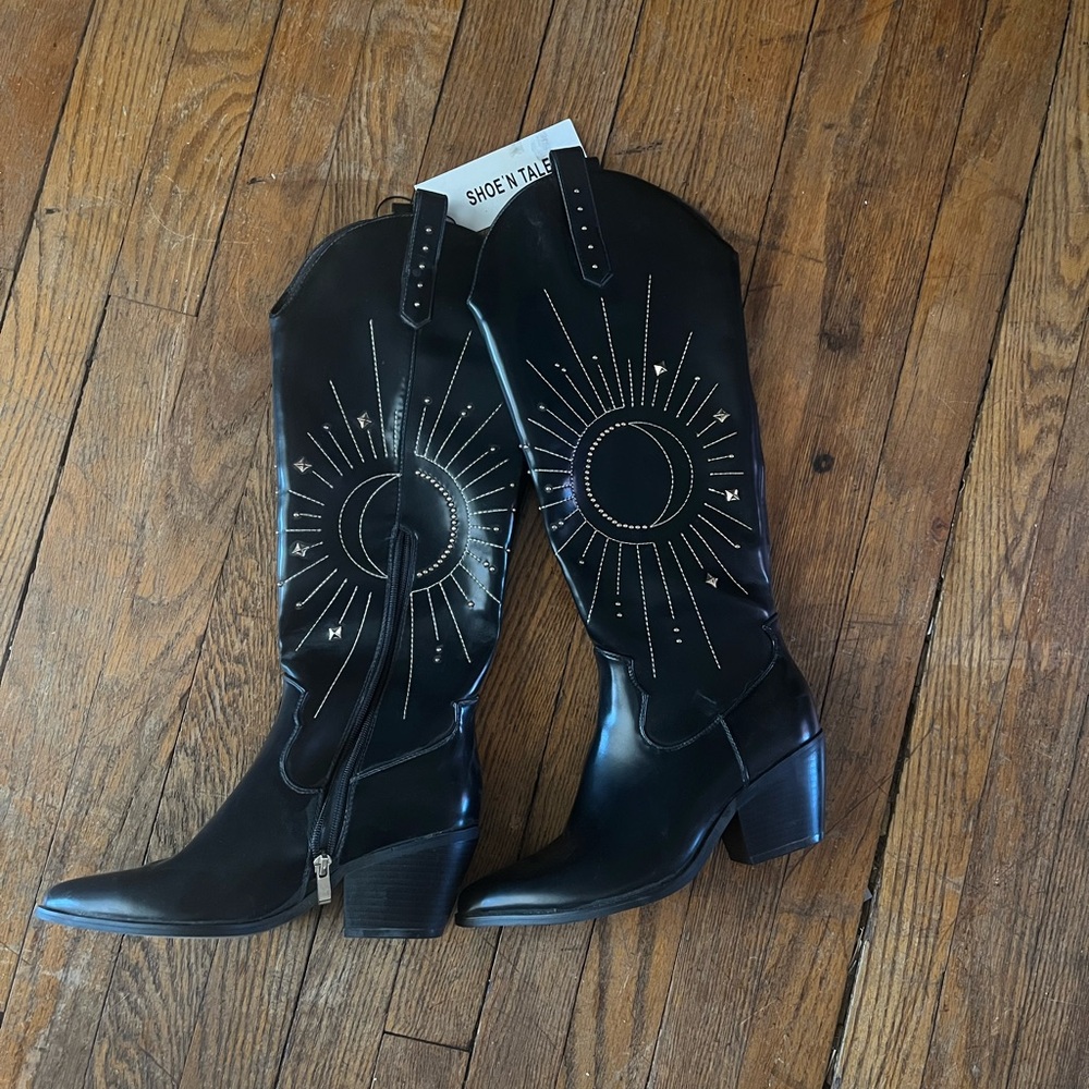 Black cowgirl boots, sun and moon design